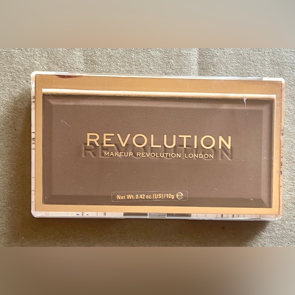 Makeup Revolution Matte Base Powder P14 Medium Dark 12g Face Makeup